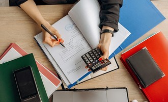 Universidad de Chile abre postulaciones a curso sobre educación financiera para la ciudadanía