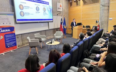 Alumni FEN Patricia Pérez y Paula Melendez compartieron su experiencia en alta dirección en conversatorio junto a Banco Santander