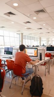 ✨ El mundo cambia… y la FEN evoluciona contigo.

Para la Admisión 2026 presentamos nuestras nuevas mallas flexibles, diseñadas para formar profesionales preparados para un futuro que ya llegó.

🚀 ¿Qué encontrarás?
- Un plan de estudios que integra herramientas digitales, inteligencia artificial, pensamiento crítico y una visión global del entorno.
- Aprenderás con metodologías activas, cursos prácticos, proyectos interdisciplinarios y desafíos reales que te conectan desde el primer día con las necesidades de las organizaciones.

Si quieres conocer más detalles de las mallas nuevas, visita la web de admisionfen.cl o haz clic en el link de la BIO!