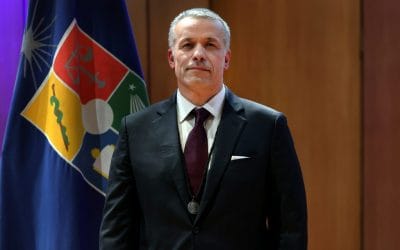 Profesor Óscar Landerretche asumió como Decano de la Facultad de Economía y Negocios por el período 2026-2030